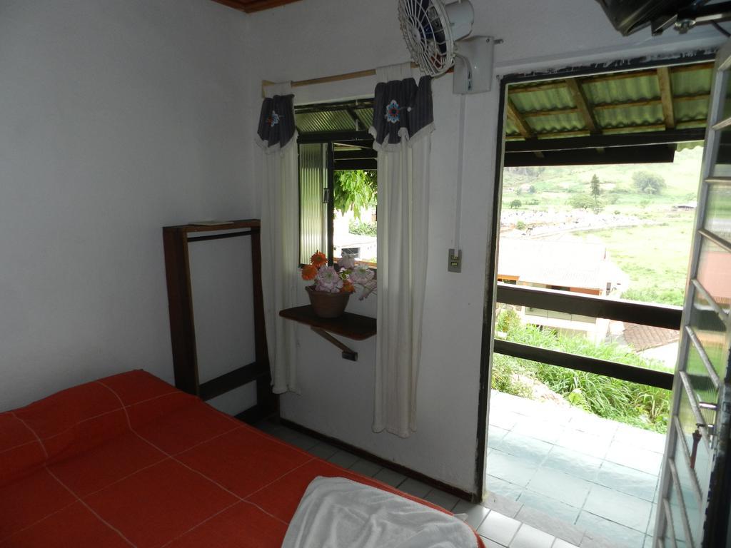 Pousada Hospedaria Santa Clara Santa Rita de Jacutinga Buitenkant foto